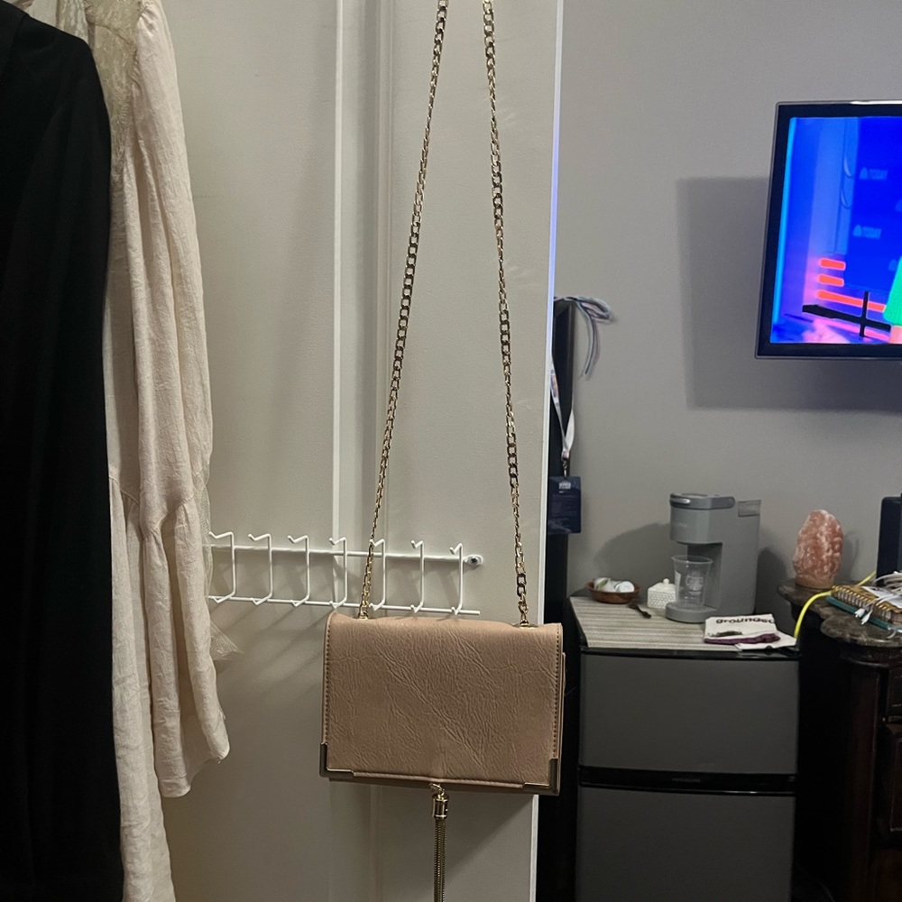 Beautiful blush leather crossbody with gold chain strap